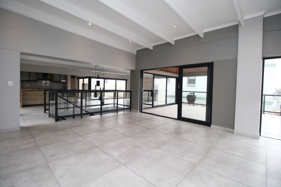 3 Bedroom Property for Sale in Calypso Beach Western Cape